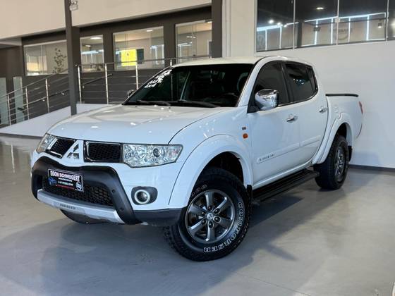 MITSUBISHI L200 TRITON 3.5 HPE 4X4 CD V6 24V FLEX 4P AUTOMÁTICO